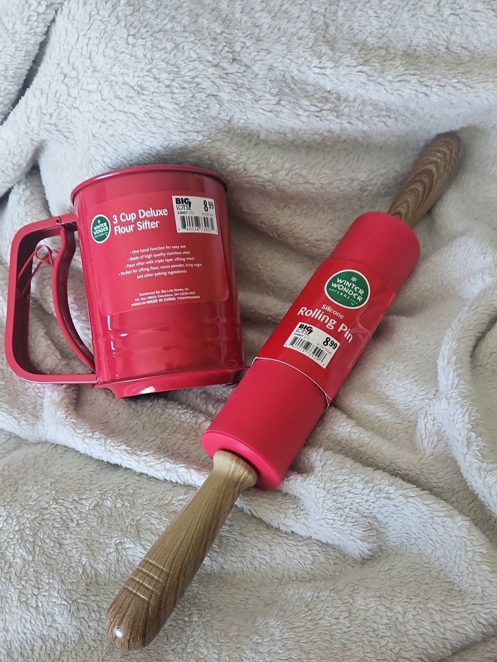 Lot Of Winter Wonder Lane 3 Cup Deluxe Flour Sifter & Silicone Rolling Pin Red